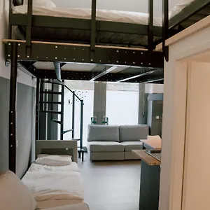 Apartment 12 Monkeys, Berlin